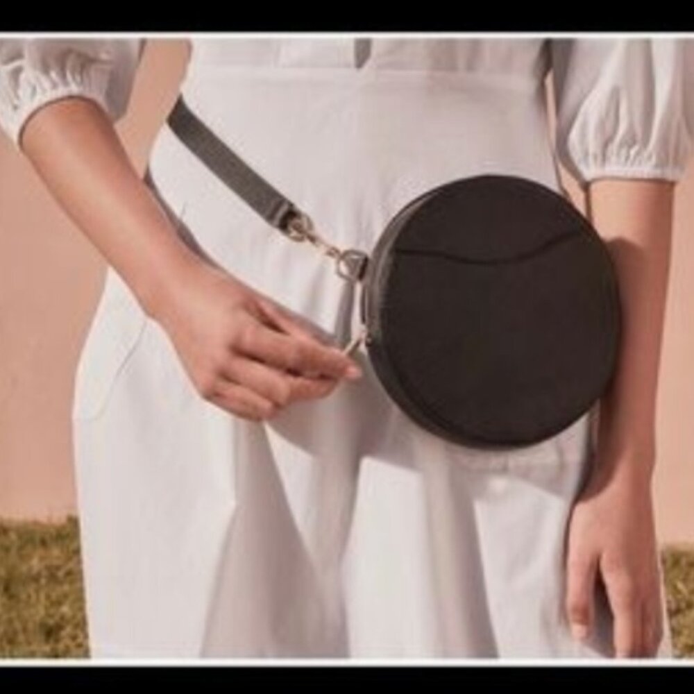 Cuyana Black and Gold Crossbody Bag Sleek Minimalist Design